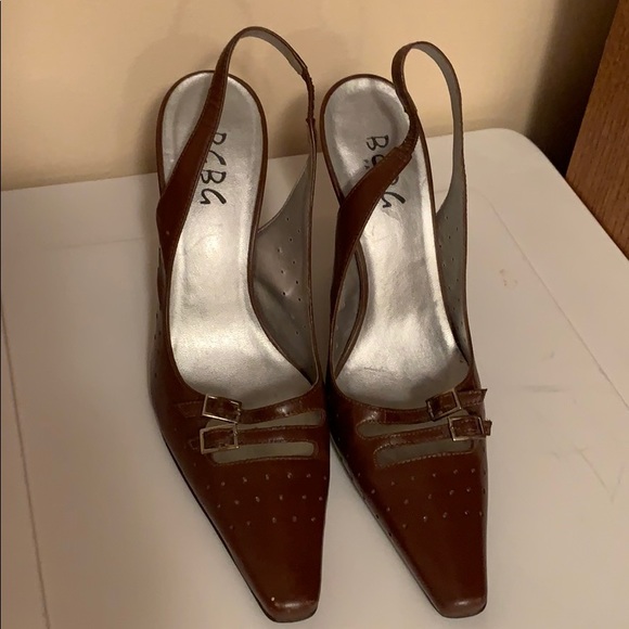 BCBG 💫 brown pointed toe heels - Picture 2 of 5